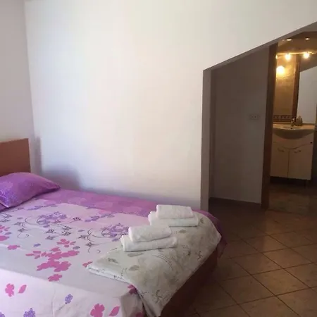 Apartment 3 Minutes From The Beach Baska Voda